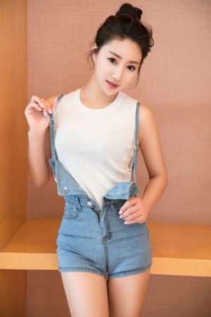 《不扣钮的女孩》_DVD高清在线